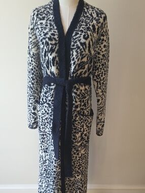 Cozy Barefoot Dreams Navy and White Leopard Print Long Robe